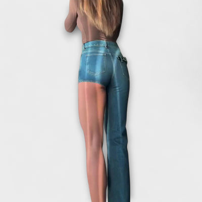 Astra - Trendige asymmetrische Denim-Shorts mit einem Schulterträger