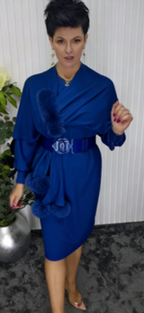 Elsabeth | Schickes Midikleid mit dekorativem Gürtel in Blau