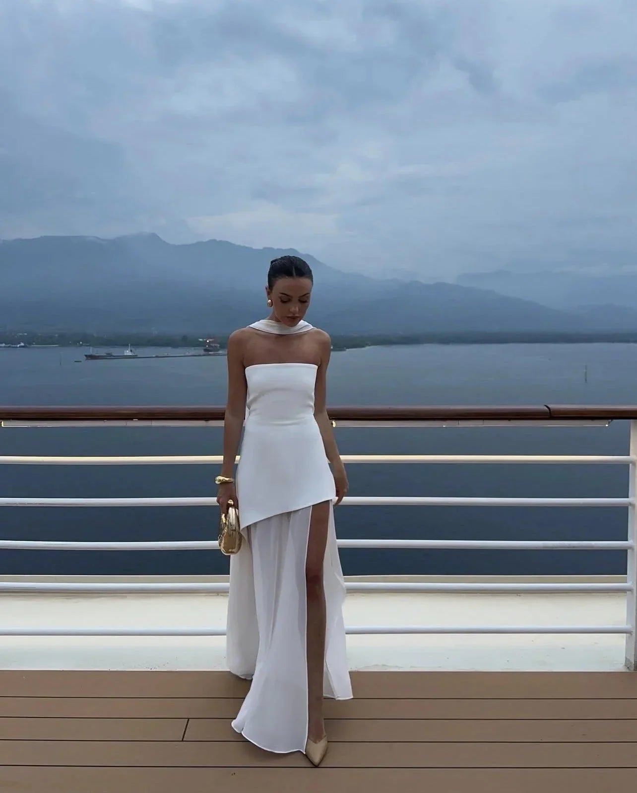 Damen Maxikleid mit asymmetrischen Schichten und geradem Schnitt