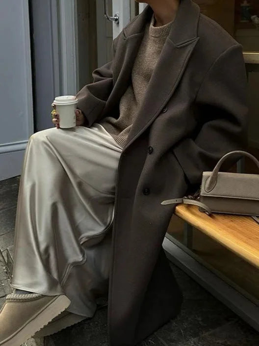 Damenmantel in Dunkelbraun mit Knöpfen