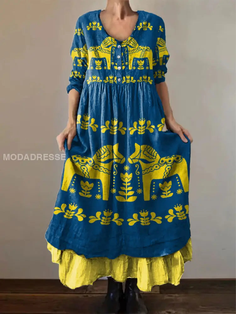 Frauenkleid mit schwedischen Dala-Pferde-Drucken