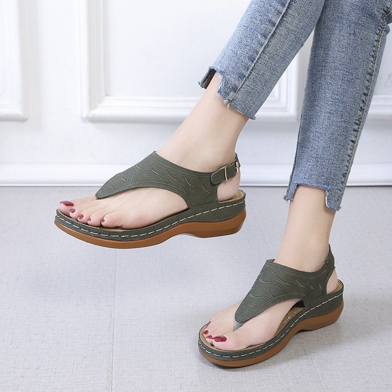 Avelena | Keilabsatz Flip-Flop Sandalen