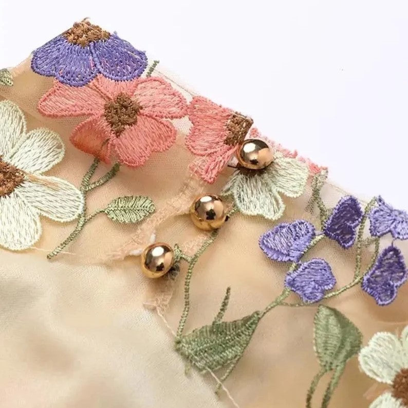 Nellie - Minikleid mit floralen Applikationen und durchscheinender Optik