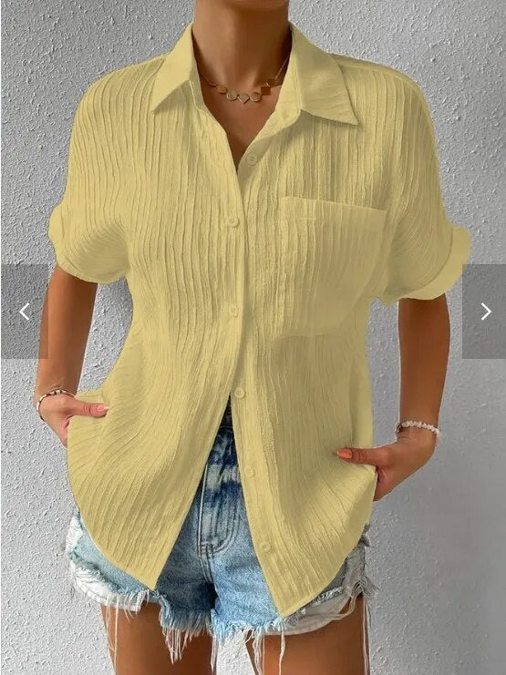 Gabriela - Lässige plissierte Bluse mit Revers