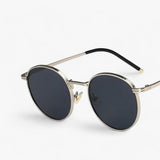Unisex Designer Sonnenbrille mit Rundgläsern – Nova in Silber Grau
