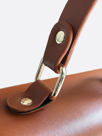 Livia | Kleine Damen-Strohtasche mit schwarzer Kunstleder-Klappe, Henkel & abnehmbarem Schultergurt – Crossbody- & Handtasche für Sommer