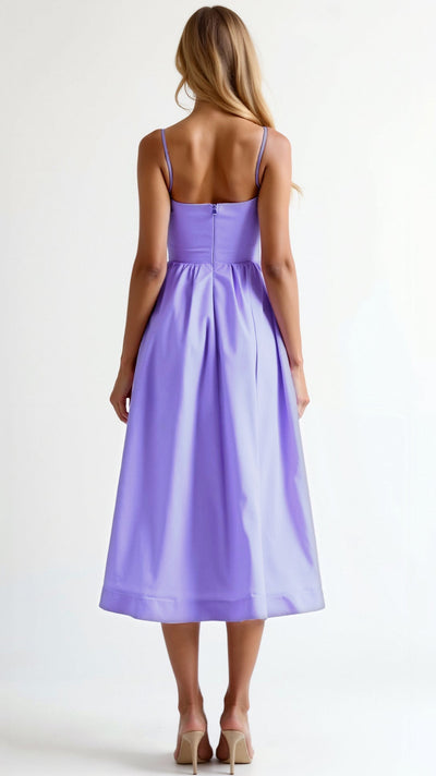 Eileen | Elegantes Midikleid mit zarten Trägern und femininer Leichtigkeit