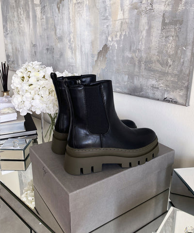 Quinett™ | Kurze Khaki-Stiefel Nora