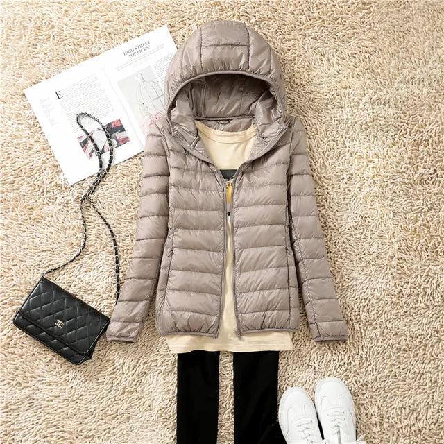 Klassischer ultraleichter, verpackbarer Daunenmantel - Malea